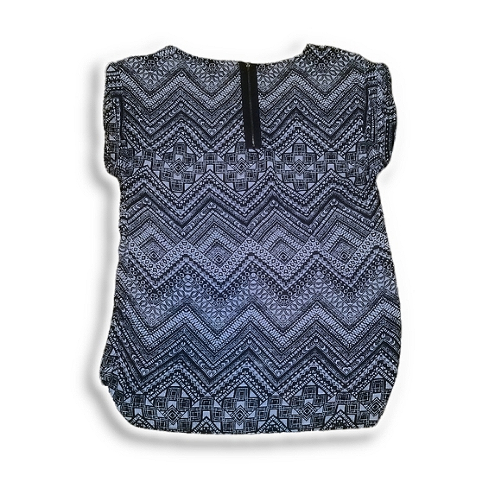 Black & White short sleeve top size Medium